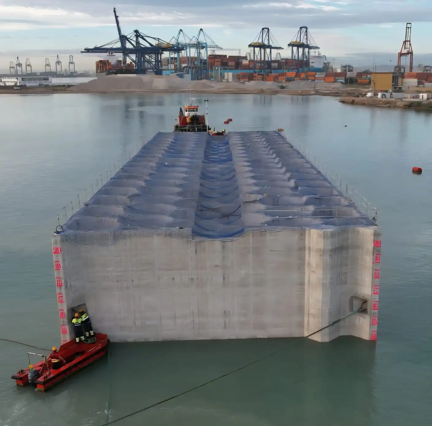 Cajones de hormigón de gran escala en la ampliación del Puerto de Valencia