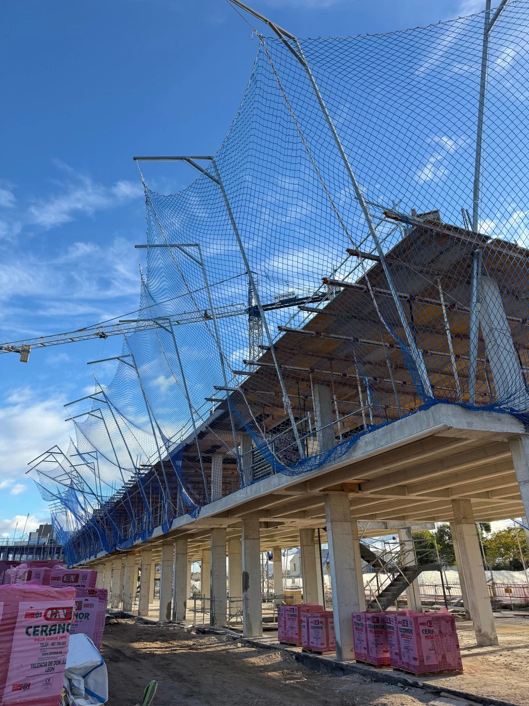 Protecciones colectivas en obra residencial de viviendas de protección oficial en Alicante